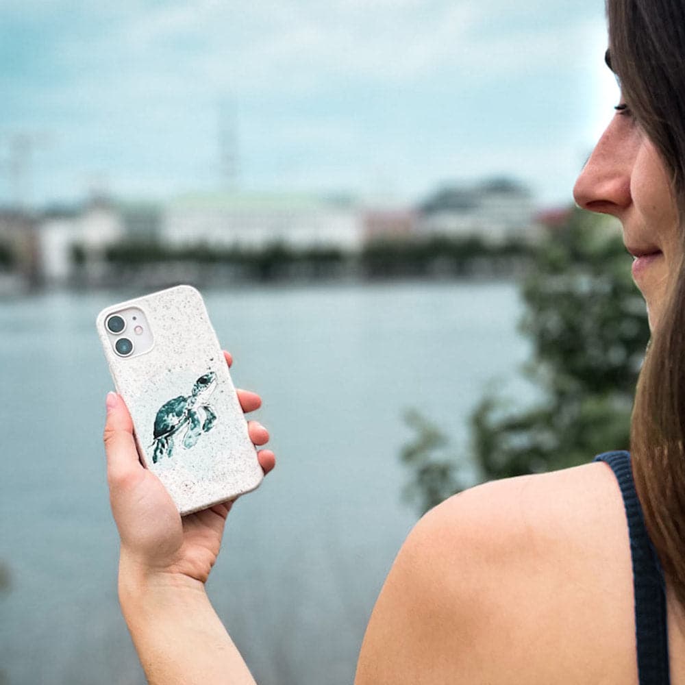 iPhone 17 Hülle - Schildkröte grün - "Baby Turtle" - nachhaltig
