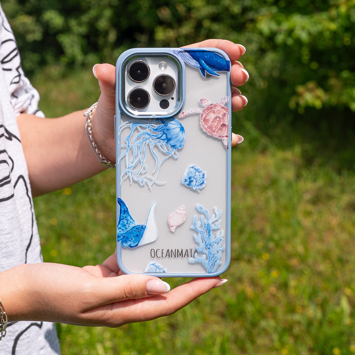 iPhone 14 pro Hülle - Schildkröte bunt - "Turtle & Friends" - nachhaltig