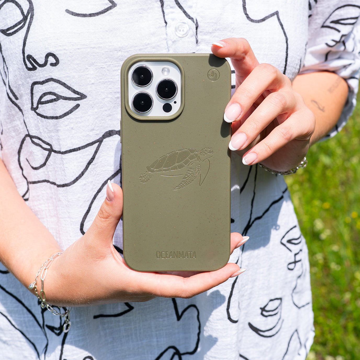 iPhone 16 pro max Hülle - grün - "TURTLE" - nachhaltig – Ansicht 5