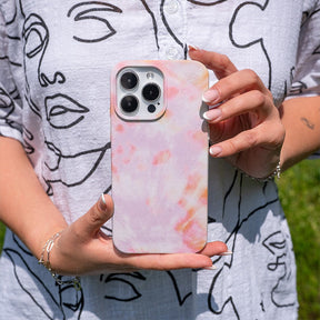 Biologisch abbaubare Handyhülle iPhone 12 pro / iPhone 12 Coralful — kompostierbar — in der Hand