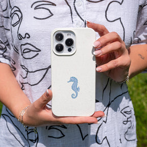 iPhone 13 pro max Hülle - Seepferdchen weiß - "SeahorseTale" - nachhaltig