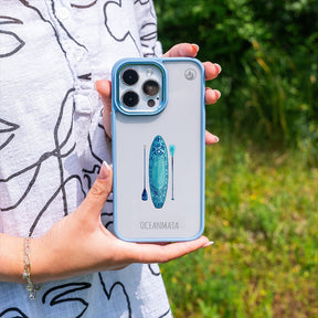 Nachhaltige Handyhülle iPhone 13 Supclub — in der Hand