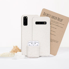 Biologisch zersetzbare Handyhüllen und Apple Airpod case in weiß von Oceanmata, Zertifikat für den Kauf, biobasierte Substanzen Holz, Zucker und Biokunststoff
